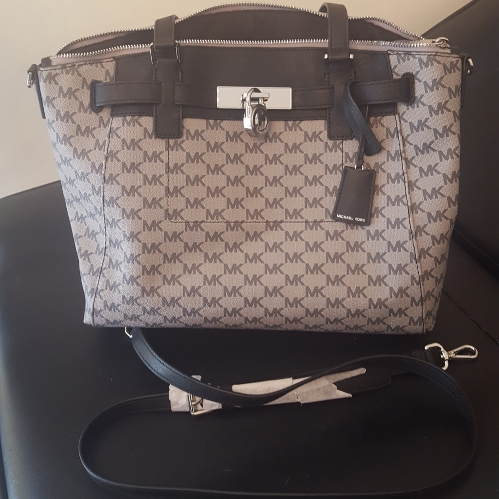 *** SOLD****Michael kors purse